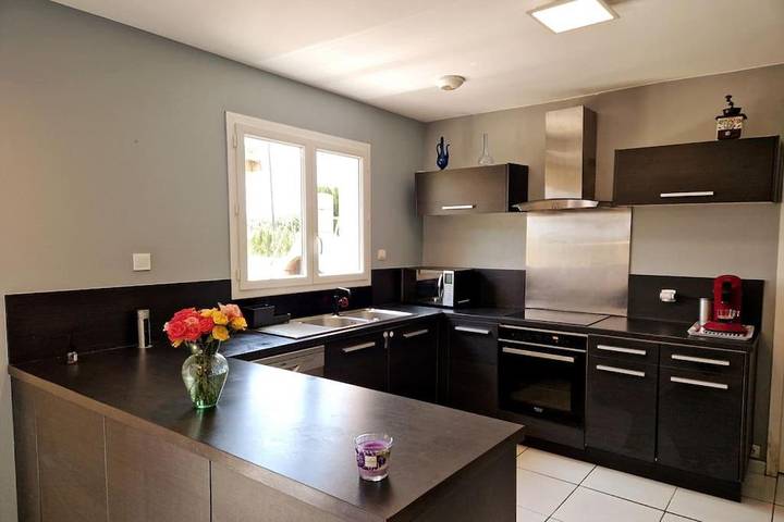 Location de vacances pour 8 personnes, avec vue et jardin à Podensac - 2