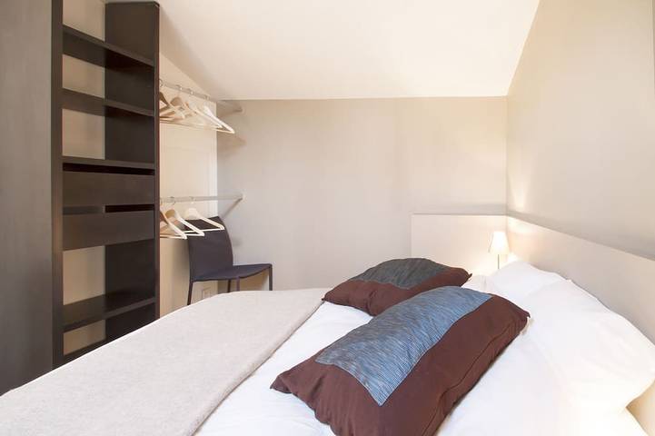 Apartamento entero, El anexo, T1 lleno de encanto, tranquilo y brillante en el centro de la ciudad. in Burdeos, Región de Burdeos