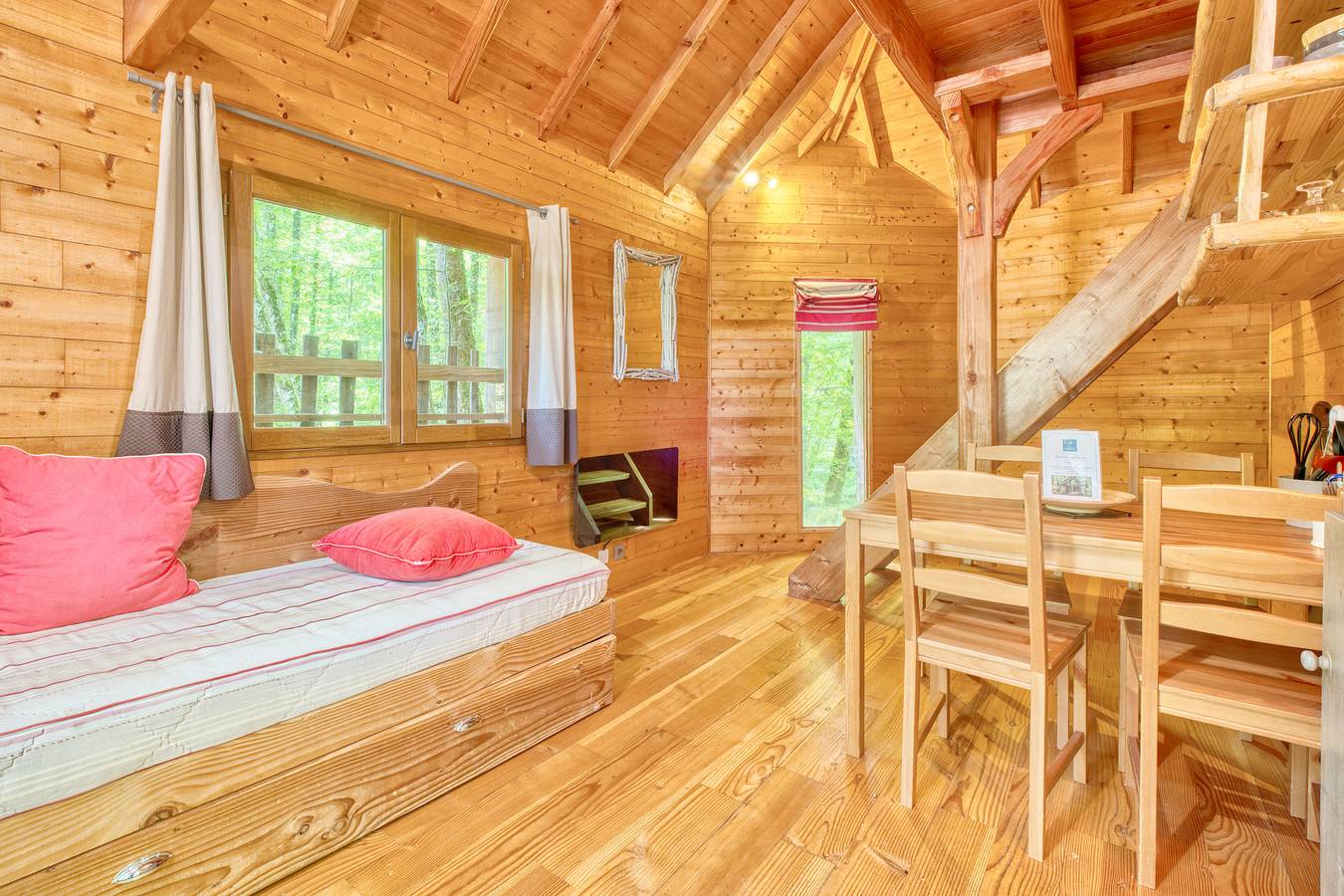 Cabine "Amicie" avec terrasse privée, jardin partagé et balcon in Monsac, Périgord Pourpre