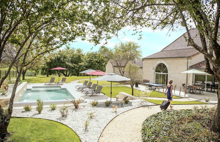 Gîte pour 5 personnes, avec piscine ainsi que terrasse et jardin