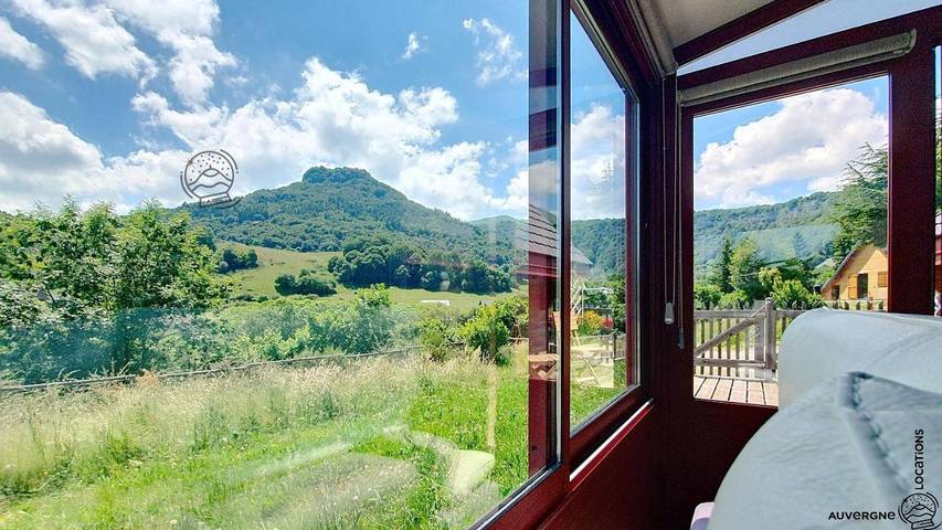 Chalet pour 5 personnes, avec jardin ainsi que vue et terrasse à Chambon-sur-Lac - 2