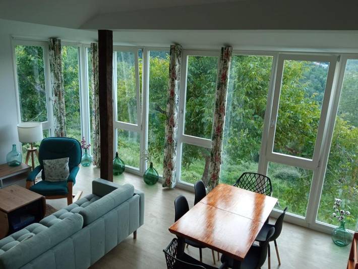 Apartamento para 7 personas, con Balcón y Terraza además de Jardín y Vistas en Castro Caldelas