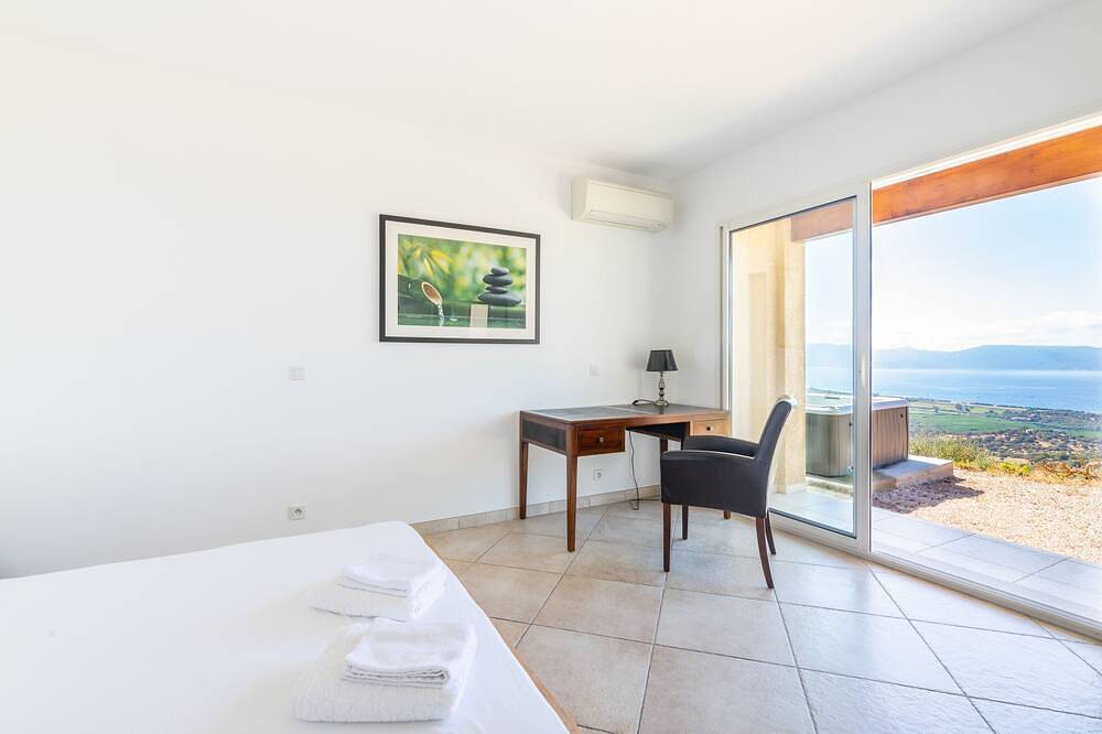 Magnifica villa piscina riscaldata jacuzzi vista mare panoramica a 3 km dalla spiaggia in Serra di Ferro, Ajaccio e dintorni