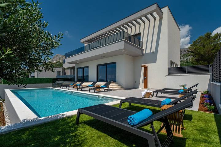 Neue Villa Festung, privater Pool, Spielzimmer, Meerblick in Klis, Split-Dalmatien