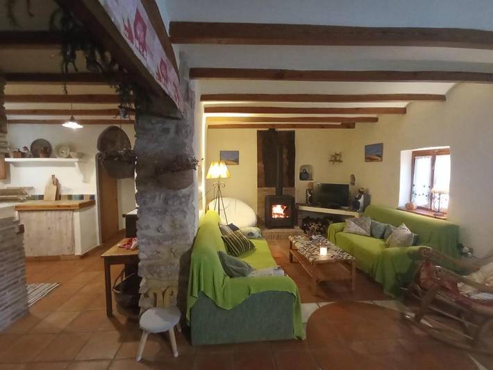 Casa rural para 6 personas, con Balcón y Jacuzzi además de Terraza y Jardín en Parc Natural de la Serra d'Espadà - 2