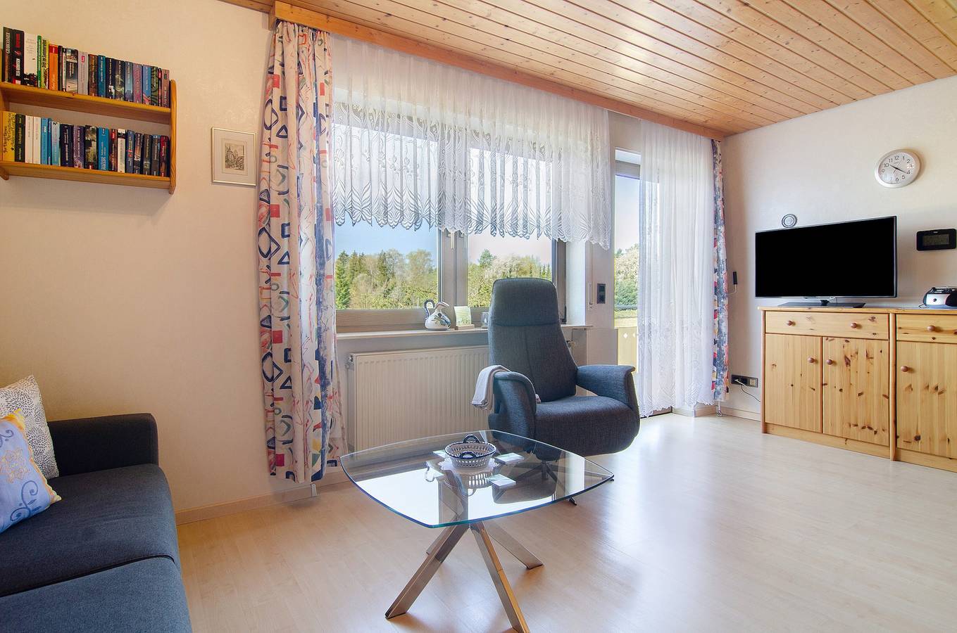 Ganze Wohnung, Ferienwohnung 'Enderle' mit Balkon und Wi-Fi in Uhldingen-Mühlhofen, Region Bodensee-Oberschwaben