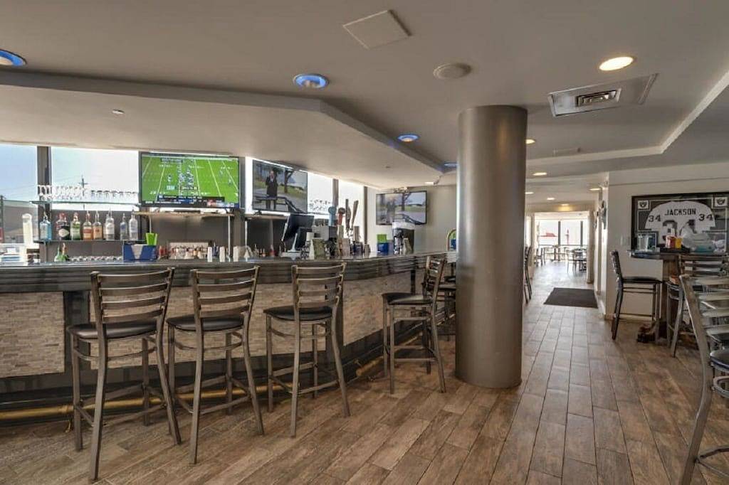 Vacation Apartment for 10 Guests in Miramar Beach, Emerald Coast