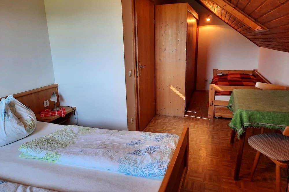 Ferienwohnung Bergsicht, 2 Schlafräume - Pension Hecher in Feldkirchen in Kärnten, Oberkärnten