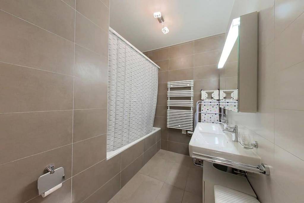 Ganze Wohnung, Two-Bedroom Apartment in Lausanne, Genfer See