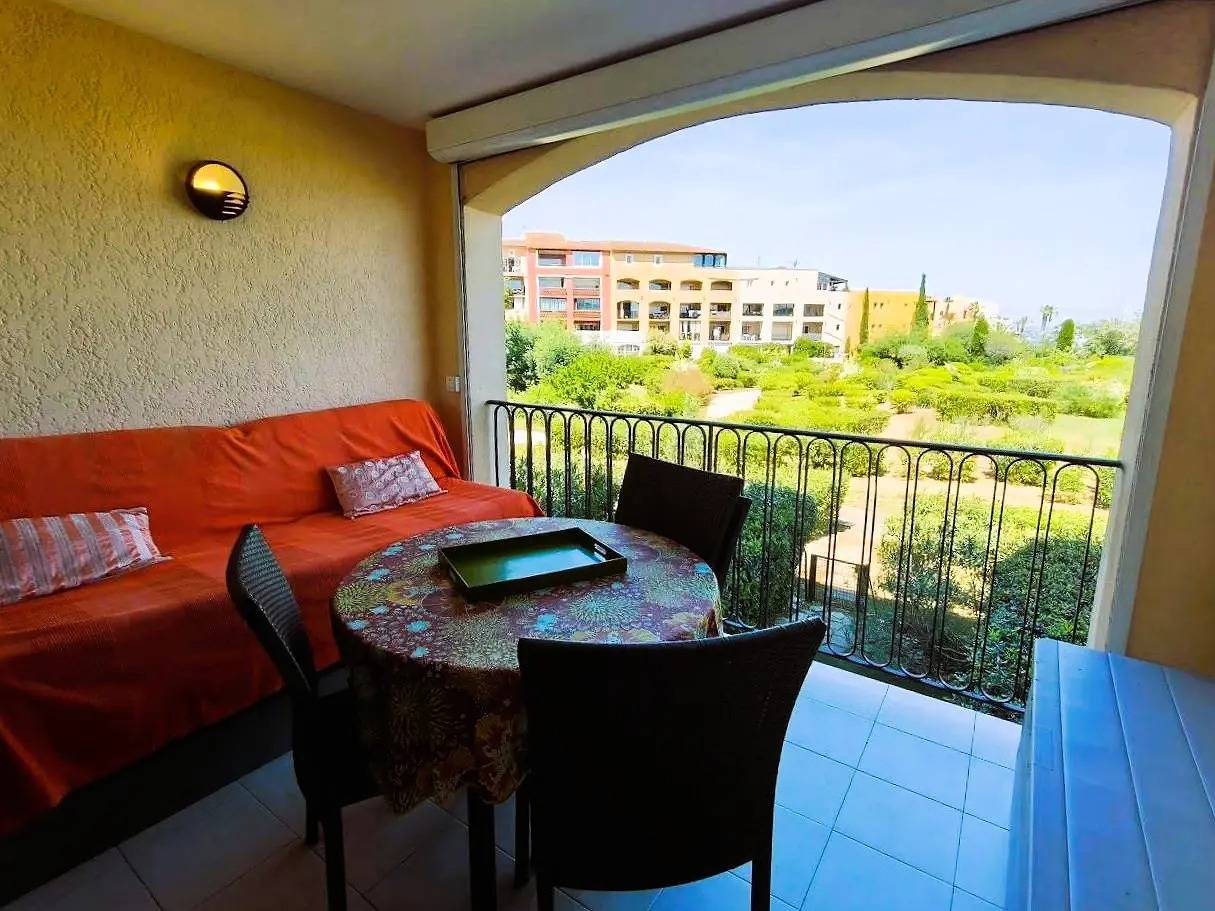 Apartamento entero, Aplica 3 pers con piscina y acceso a la playa in Port Cogolin, Gassin