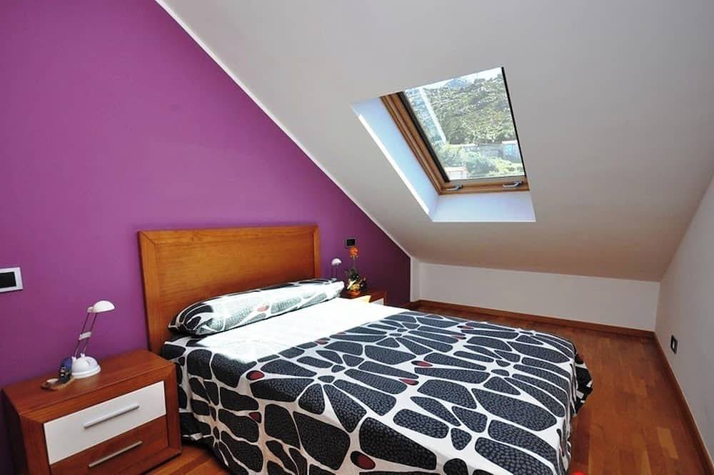 Apartamento entero, Acogedor ático a pie de mar y montaña in O Pindo, Carnota