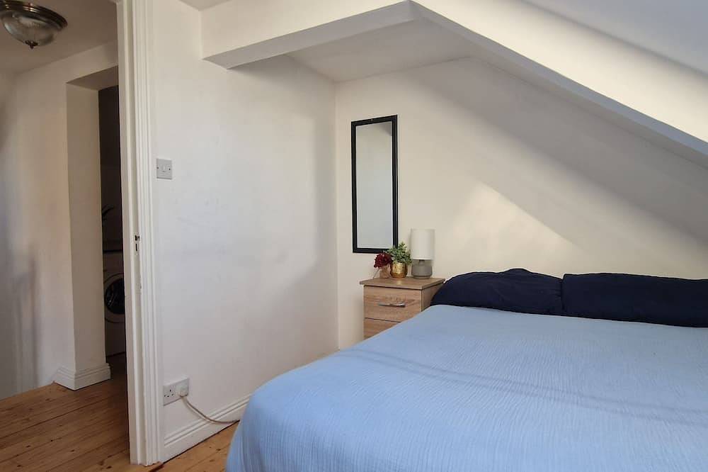 Entire apartment, Spacious Riverside 2Bd, Mid City - Above Bar&Venue in Cork, County Cork