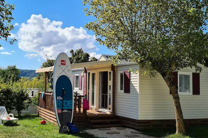 Mobil home pour 5 personnes, avec sauna et terrasse ainsi que jacuzzi et piscine à Sévérac-le-Château - 4