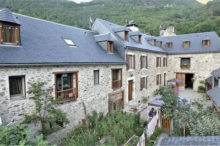 Location de vacances pour 8 personnes, avec jacuzzi et balcon à Guchan