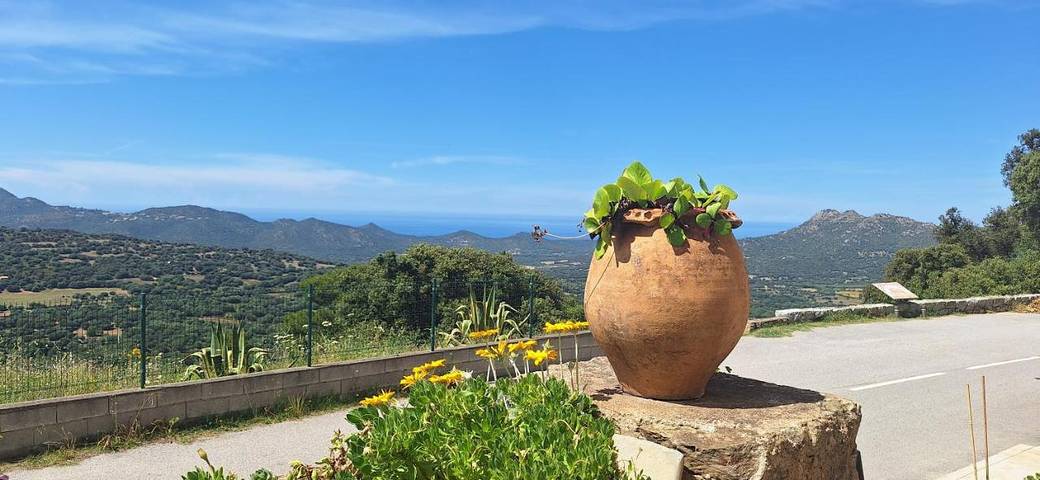 Gîte pour 2 personnes, avec Terrasse et Vue à Costa