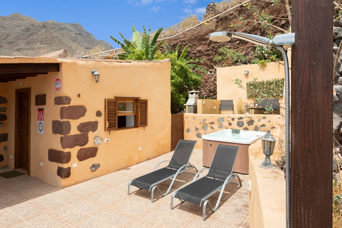 House with High Speed Wifi, Smart-Tv, Netflix, jacuzzi, Bbq,  in Igueste de San Andrés, Santa Cruz de Tenerife