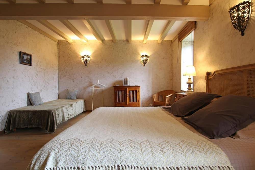 Quiet 4-star cottage on 2.5ha grounds 15km from the sea. in Valognes, Côte de la Déroute