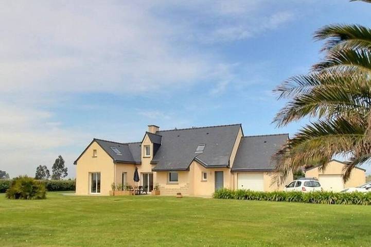 Location de vacances pour 7 personnes, avec jardin et terrasse à Ploubazlanec