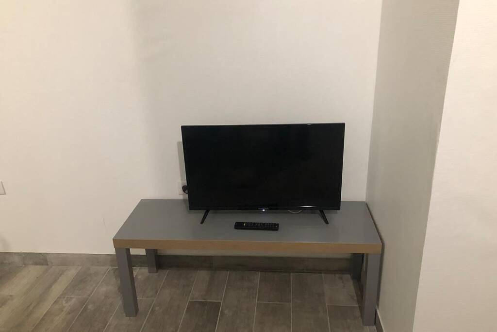 Appartement entier, F2 au pied du château et à 15min de Center Parc in La Ferté-Saint-Aubin, Sologne