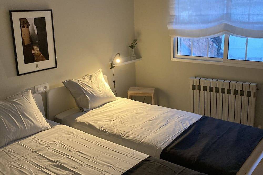 House in the \"Monte Pedroso\" natural park, 12 minutes walk from the Cathedral in Santiago de Compostela, La Coruña Province