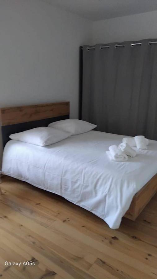 Location de vacances pour 12 personnes, avec terrasse et vue à Saint-Aubin-des-Ormeaux - 3