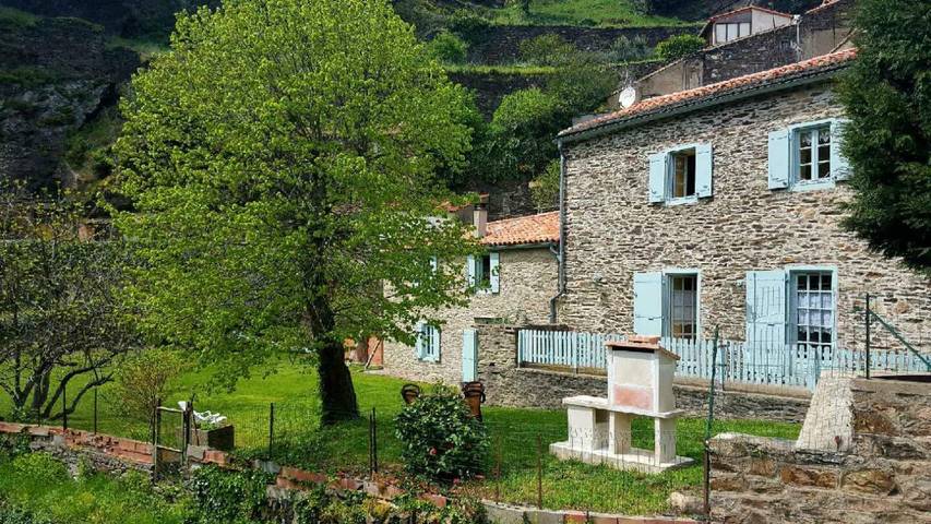 Gîte pour 7 personnes, avec jardin à Mas-Cabardès