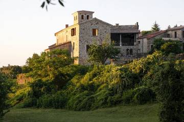Château pour 20 personnes, avec jardin et terrasse en Ardèche