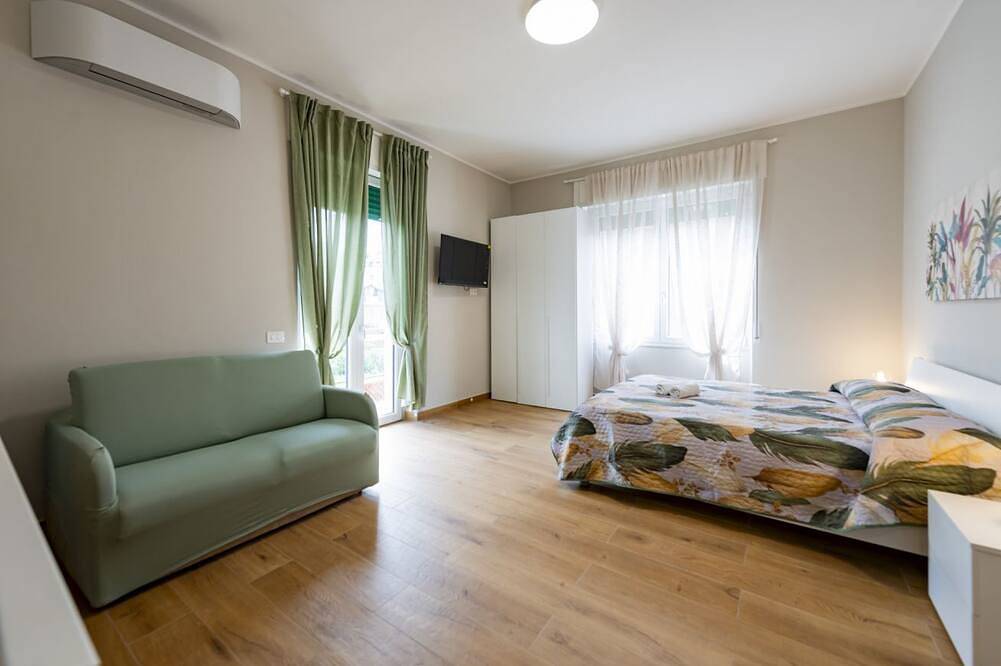 Entire apartment, Guesthost - Cozy Balcony Flat X3 near the Sea in Francavilla al Mare, Chieti Province