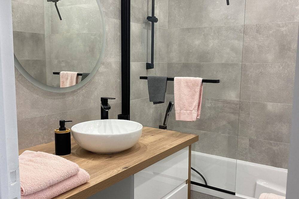 Appartement entier, Très beau studio en face de Parly 2 et proche du Château de Versailles in Le Chesnay, Yvelines