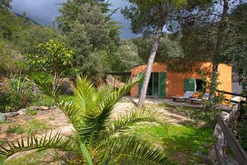 Gîte pour 3 personnes, avec jacuzzi et jardin en Corse