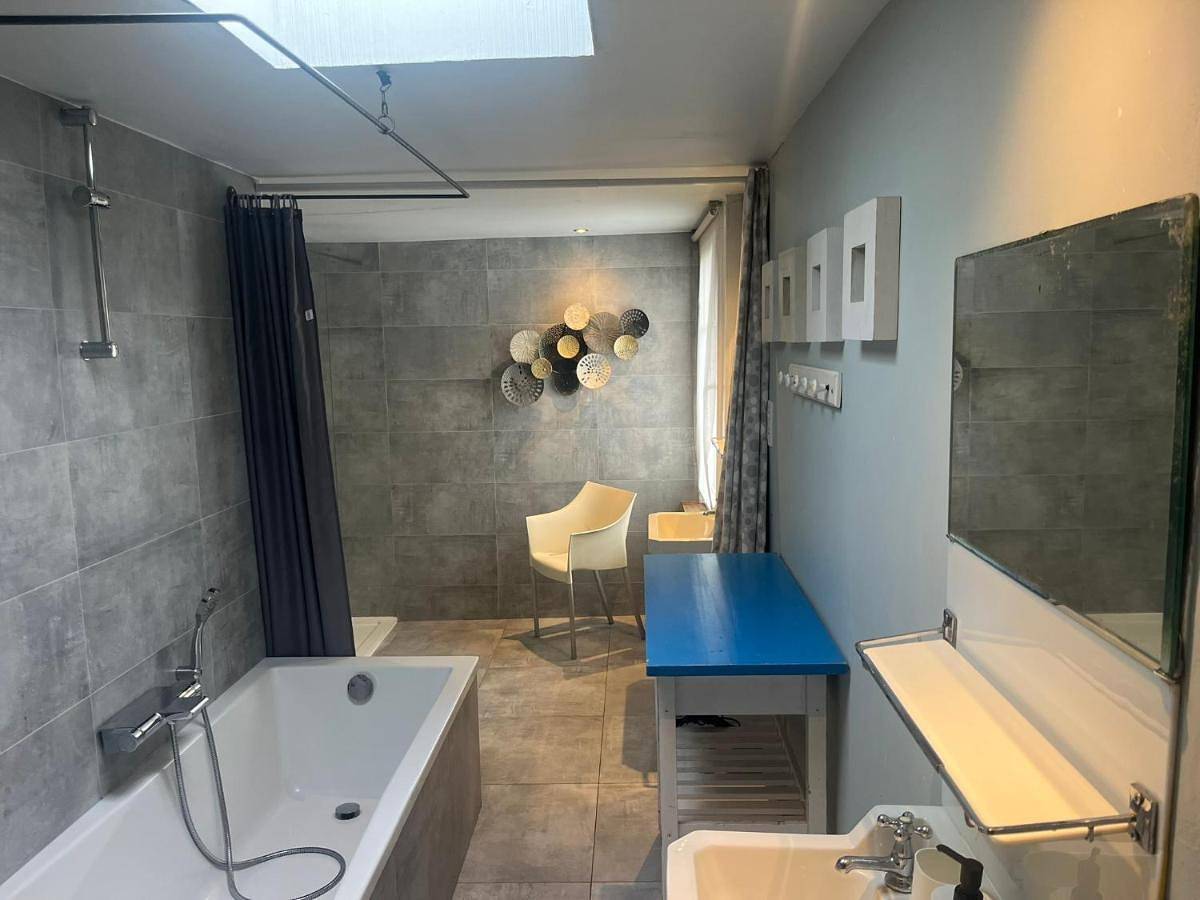 Six-Bedroom House in Cul-des-Sarts, Couvin