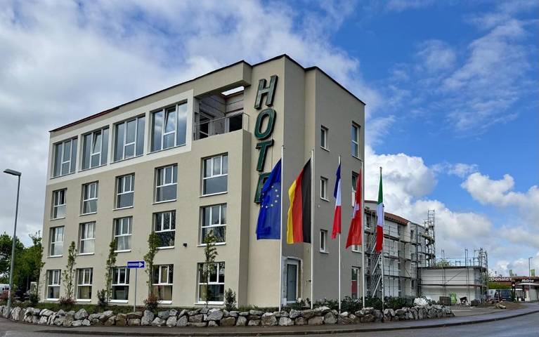 Hotel voor 4 personen, with Terras and Tuin as well as Sauna in Herbolzheim