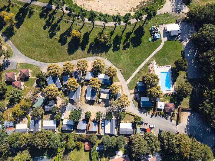 Camping pour 2 personnes, avec Terrasse dans l' Ain