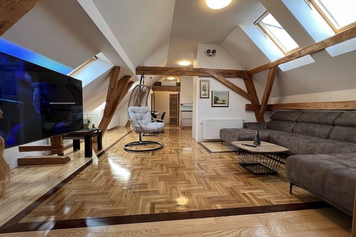 La Luna ⭐⭐⭐⭐⭐ Rustic Deluxe Apartment with Pool & Jacuzzi Bikes and Parking in Našice, Osijek-Baranja