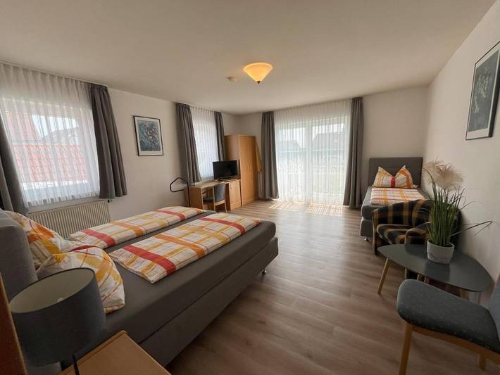 Ferienwohnung für 3 Personen, mit Balkon und Terrasse sowie Garten in Fränkisches Seenland - 2
