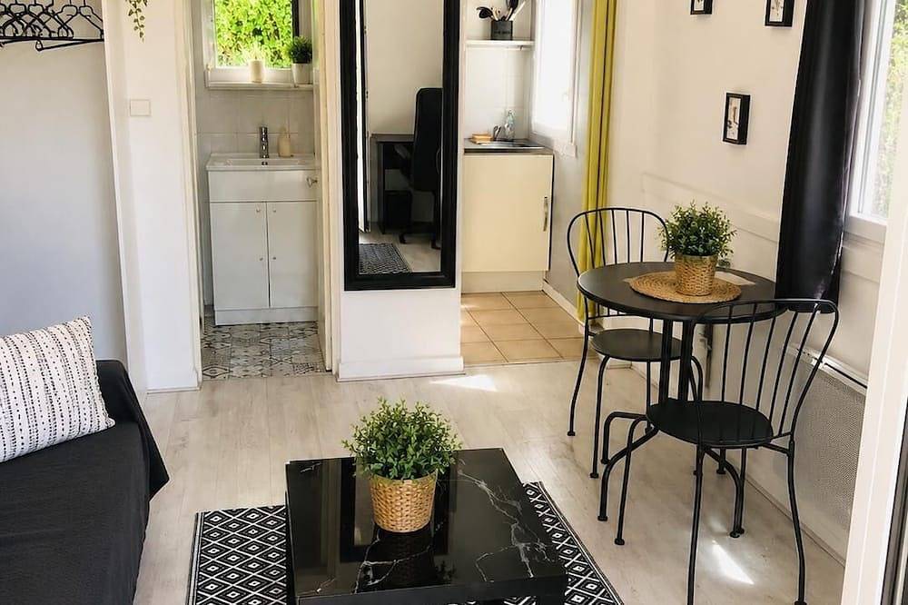 Entire apartment, Maisonnette in La Rochelle with small garden in La Rochelle, La Rochelle region