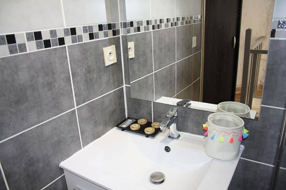 House Sunny, Quiet Beach 300M in Carry-le-Rouet, Istres region