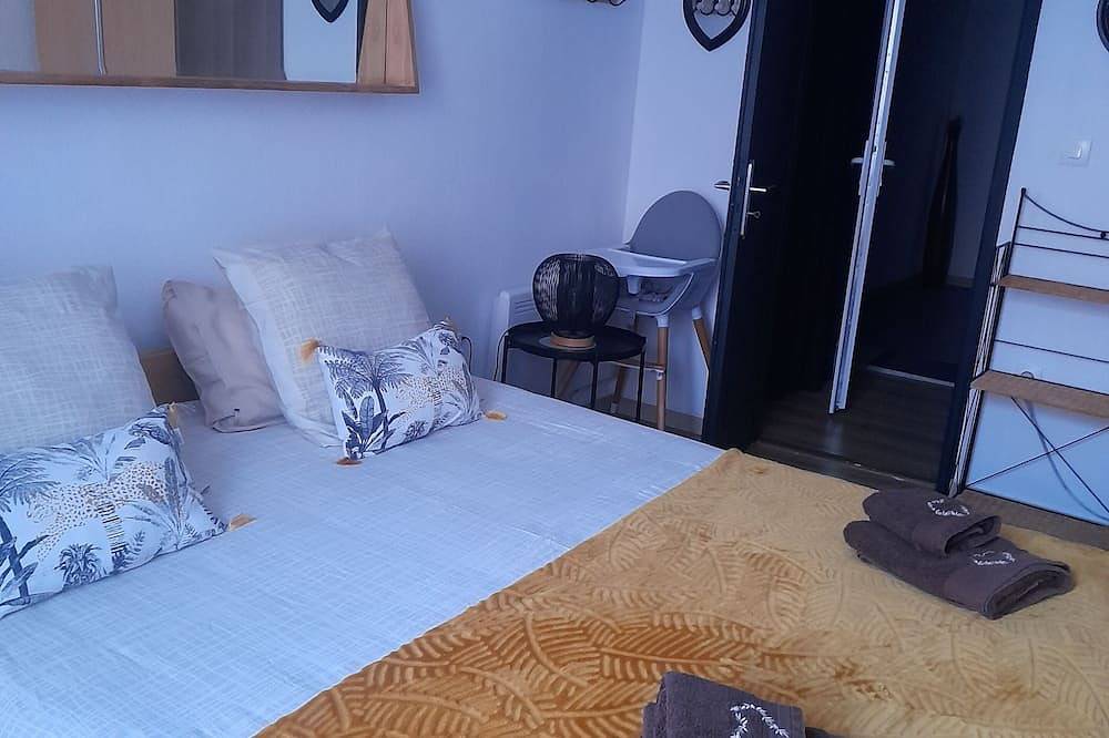 Ganze Wohnung, In the heart of Meze, apartment 2 Bedrooms, Air Conditioned, sleeps 4. in Mèze, Mittelmeerküste (Frankreich)