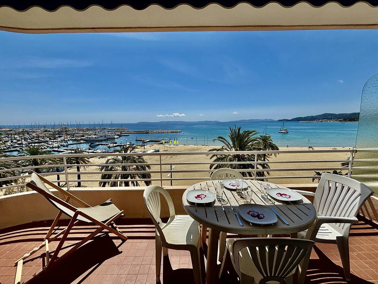 Appartement entier, Residence De La Plage - Vue Mer - Centre & Plage in Le Lavandou, Région de Toulon