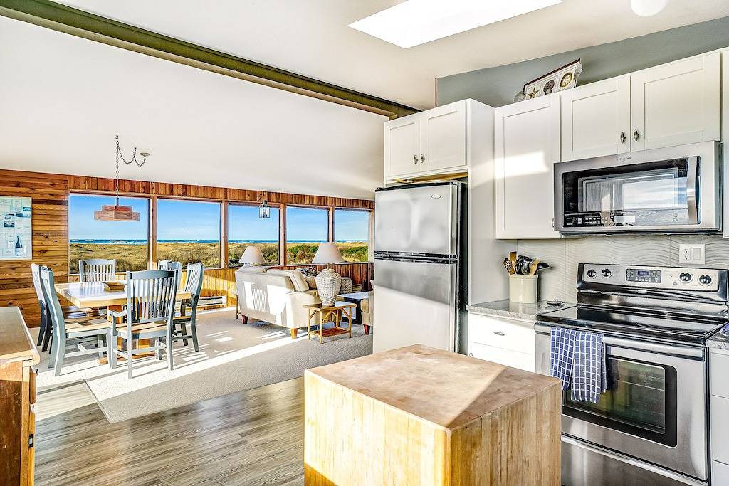 Private ocean view escape with large deck, Wifi, & wood-burning fireplace in Copalis Beach, Grays Harbor County