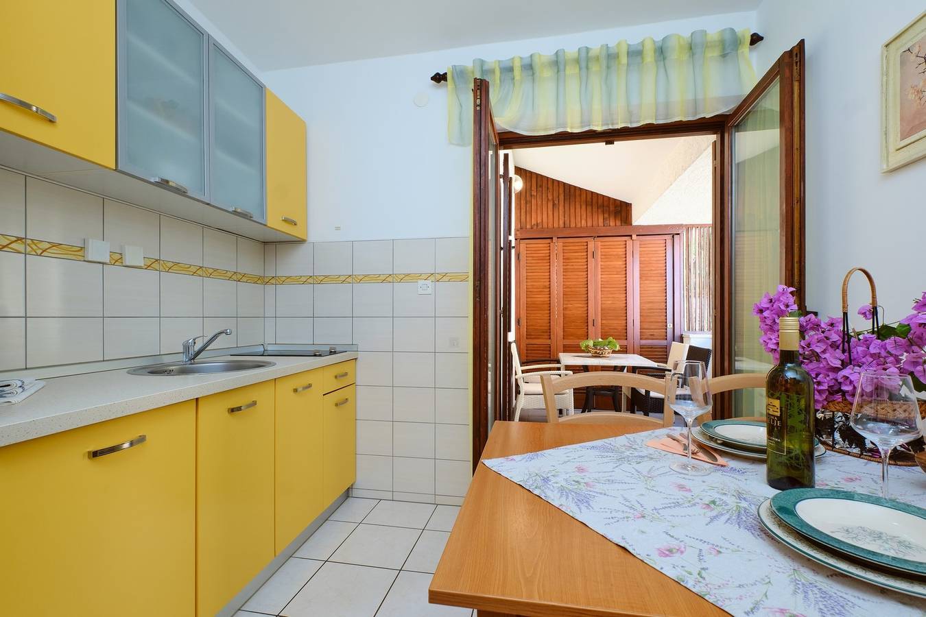 Ganze Wohnung, Das Apartment Prica 1, befindet sich in Mali Lošinj, in der Gegend von Zagazinjina, es ist möglich, bis 4  Personen unterzubringen. Es liegt in Strandnähe. in Mali Lošinj, Lošinj