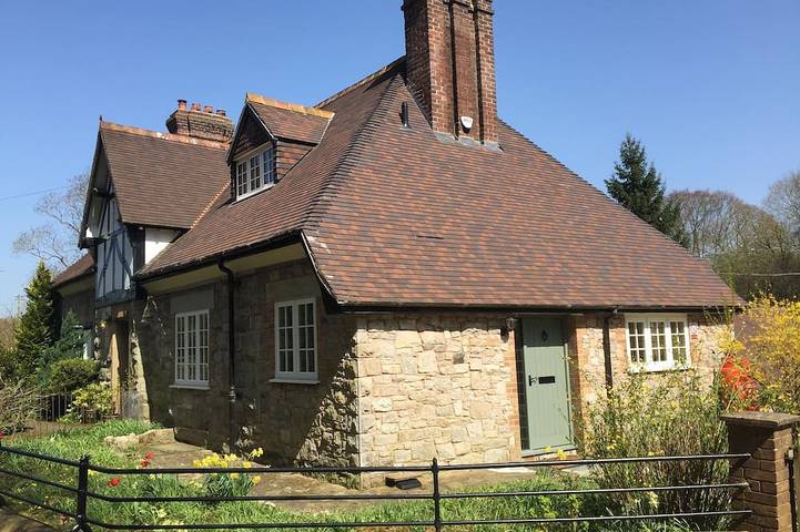 Holiday rental for 8 people, with garden and terrace as well as hot tub, with pets in Flintshire