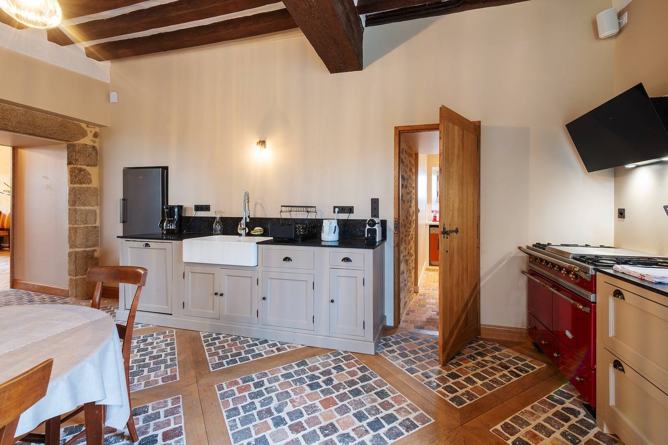 Château de Marigny - Piscine Privée, 8000m2 Jardin in Alexain, Mayenne