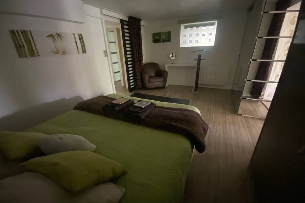 Apartamento entero, Cómodo, tranquilo, amplio apartamento, exuberante jardín, agradable interior in Roquefort-les-Pins, Region de Cannes