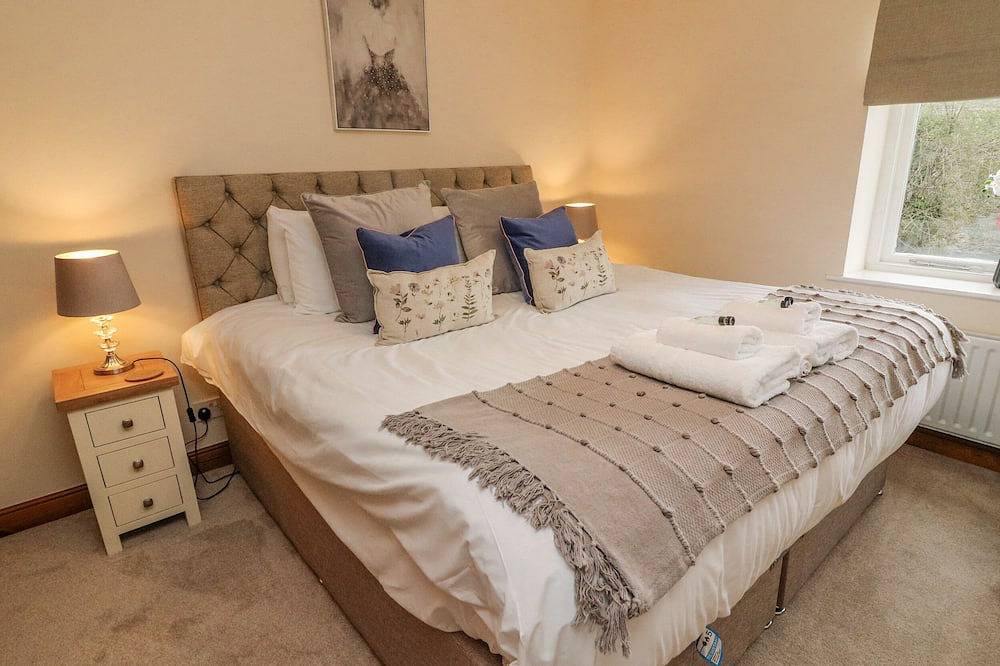 No. 2 The Mews, pet friendly in Kirkby Lonsdale in Kirkby Lonsdale, Yorkshire Dales National Park