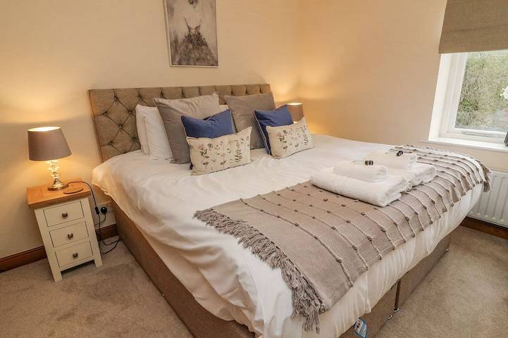 No. 2 The Mews, pet friendly in Kirkby Lonsdale in Kirkby Lonsdale, Yorkshire Dales National Park
