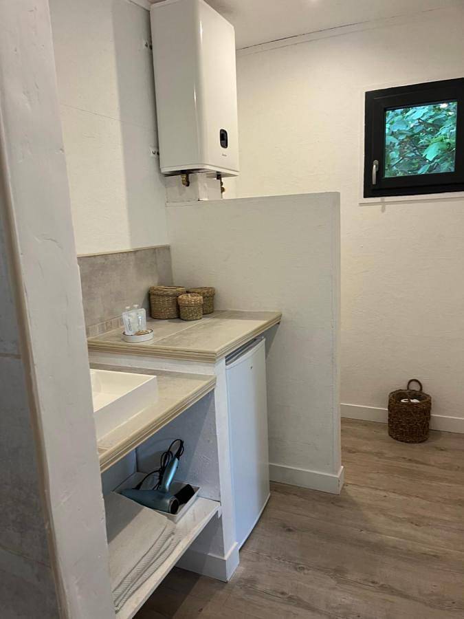 Double Room with Private Bathroom in Le Thor, Vaucluse