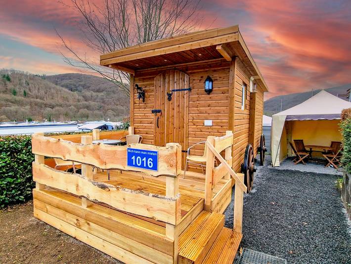 Wohnwagen für 4 Personen, mit Terrasse und Garten sowie Sauna und Ausblick in Nideggen