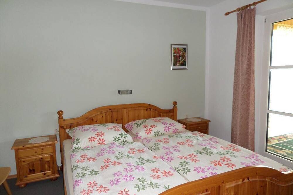Ganze Wohnung, Wohnung im 2. Untergeschoss mit Kochnische und Wintergarten in Grafenau, Ostbayern
