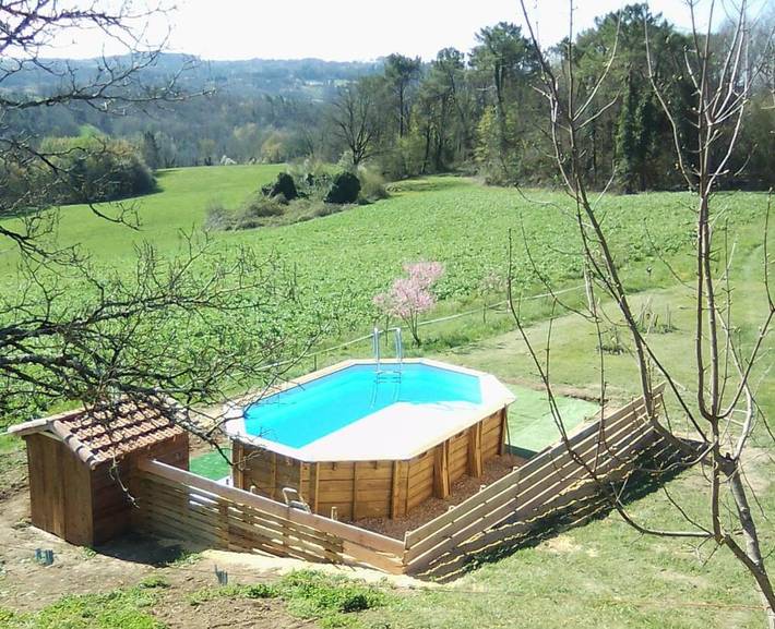 Location de vacances pour 6 personnes, avec vue ainsi que piscine et jardin à La Chapelle-Aubareil - 3